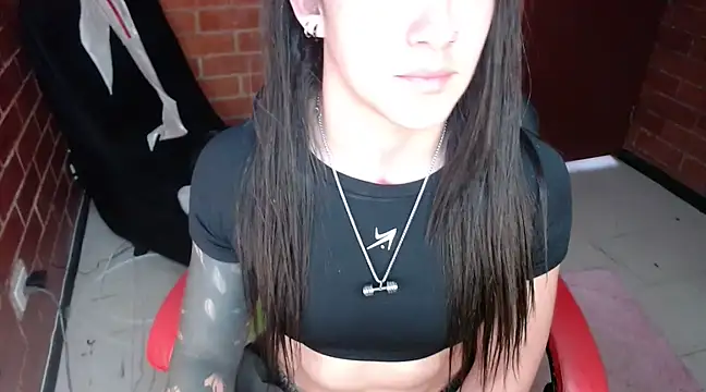 Snapshot of dannafitness chatting on 01.24.25 dannafitness online show from 01.24.25