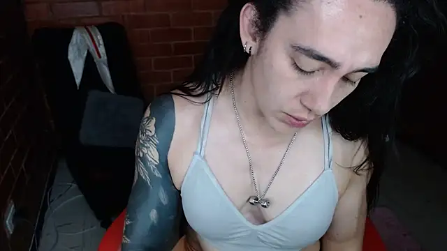 Snapshot of dannafitness chatting on 01.30.25 dannafitness online show from 01.30.25