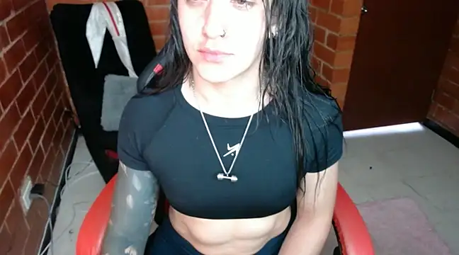 Snapshot of dannafitness chatting on 02.05.25 dannafitness online show from 02.05.25