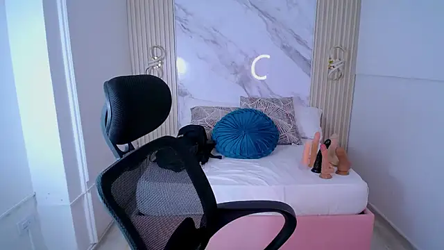Lunna boobs online show from 04.24.26