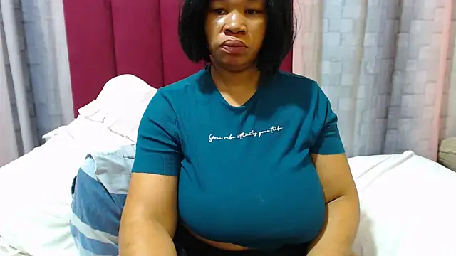 Snapshot of YELLOWBUSTYMELLONS chatting on 12.11.24 YELLOWBUSTYMELLONS online show from 12.11.24