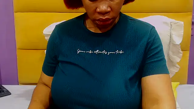 Snapshot of YELLOWBUSTYMELLONS chatting on 09.11.25 YELLOWBUSTYMELLONS online show from 09.11.25