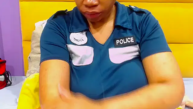 Snapshot of YELLOWBUSTYMELLONS chatting on 10.01.25 YELLOWBUSTYMELLONS online show from 10.01.25