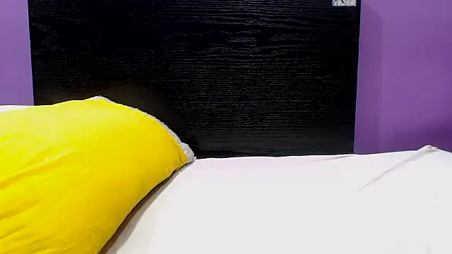 Snapshot of YELLOWBUSTYMELLONS chatting on 11.24.25 YELLOWBUSTYMELLONS online show from 11.24.25