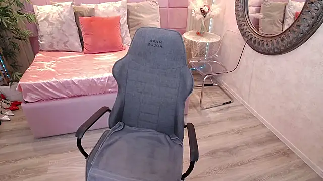 Snapshot of MeAmandaX chatting on 11.25.25 MeAmandaX online show from 11.25.25