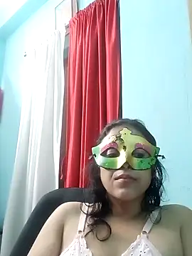 Snapshot of LOVERIAKOL chatting on 12.28.24 LOVERIAKOL online show from 12.28.24