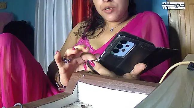 Snapshot of LOVERIAKOL chatting on 01.27.25 LOVERIAKOL online show from 01.27.25