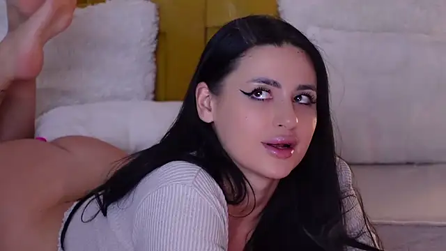 Snapshot of RanyaHermes chatting on 11.17.25 RanyaHermes online show from 11.17.25