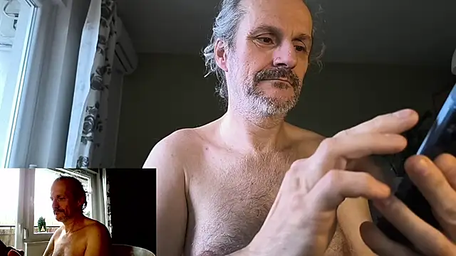 Snapshot of Zed0l1Mod chatting on 12.22.25 Zed0l1Mod online show from 12.22.25