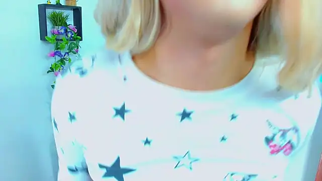 Snapshot of TaylorMon chatting on 07.28.26 TaylorMon online show from 07.28.26
