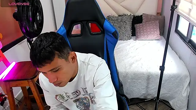 Backsex boy online show from 09.12.25