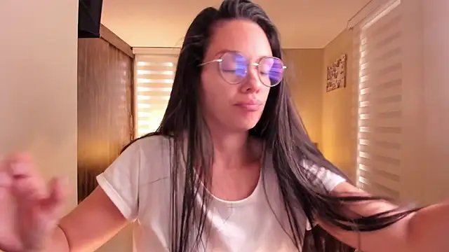 Snapshot of anabel_025 chatting on 03.18.25 anabel 025 online show from 03.18.25