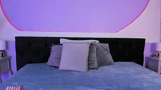 Julieta Cortes   online show from 11.20.25