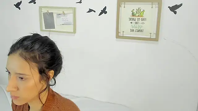 Snapshot of rousesuly chatting on 12.11.24 rousesuly online show from 12.11.24