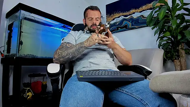 Snapshot of Johnnygrayson1 chatting on 07.20.26 Johnnygrayson1 online show from 07.20.26