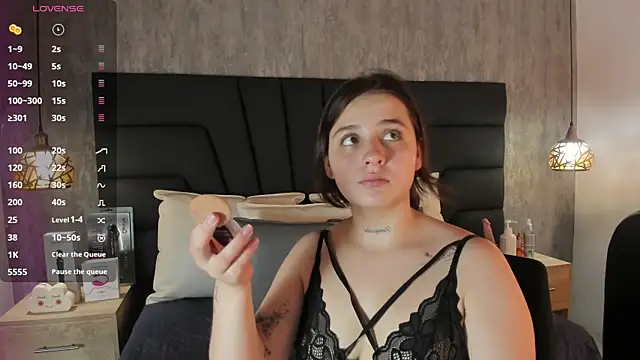 Sabrina Lennox online show from 01.28.25