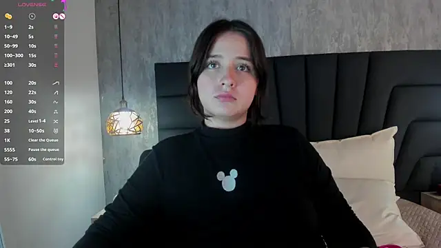 Sabrina Lennox online show from 02.12.25