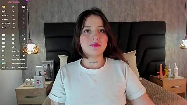 Sabrina Lennox online show from 02.17.25