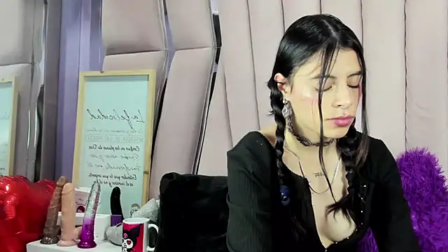 Sasha Petitte online show from 09.20.25