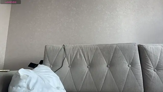 Snapshot of weshycouple chatting on 06.27.26 weshycouple online show from 06.27.26