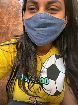 Snapshot of HaaniKaur chatting on 01.04.25 HaaniKaur online show from 01.04.25