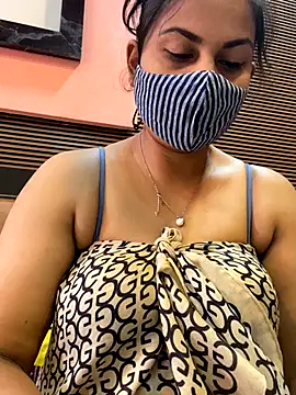 Snapshot of HaaniKaur chatting on 10.15.25 HaaniKaur online show from 10.15.25