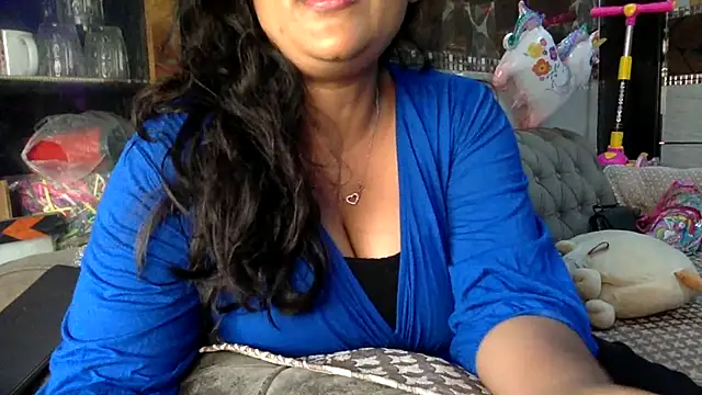 Snapshot of HaaniKaur chatting on 05.06.26 HaaniKaur online show from 05.06.26