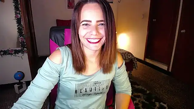 Snapshot of danielle_rose_1 chatting on 09.30.25 danielle rose 1 online show from 09.30.25