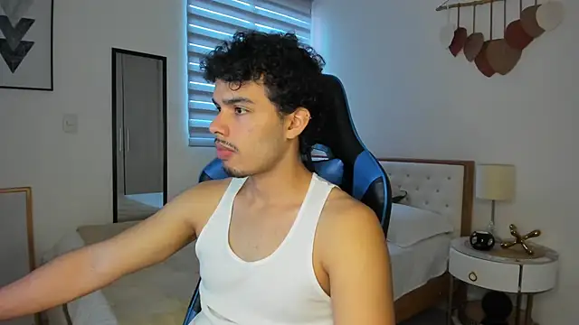 mateoleonee online show from 02.12.25