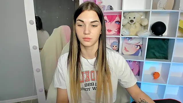 Hellen Moore online show from 12.06.24