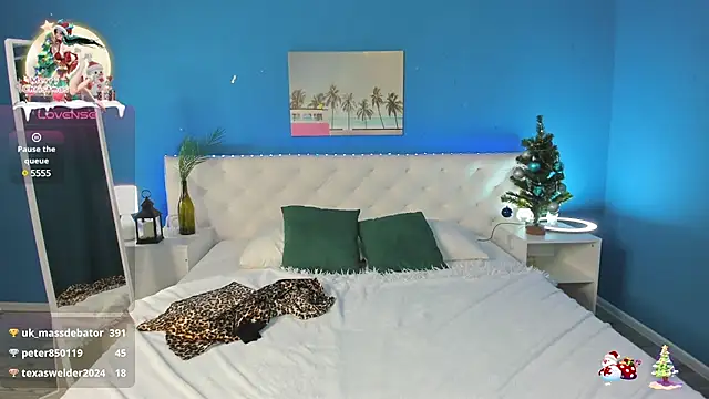 Hellen Moore online show from 12.27.24