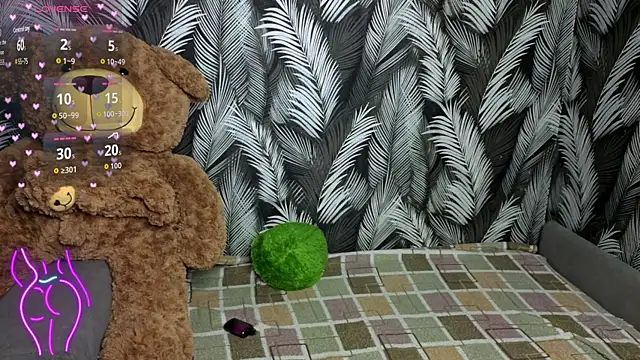 Hellen Moore online show from 10.04.25