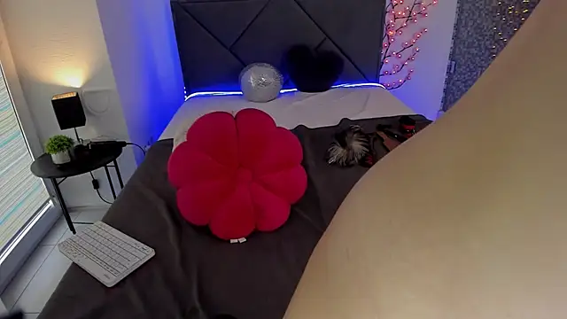 CassieEvans online show from 10.11.25