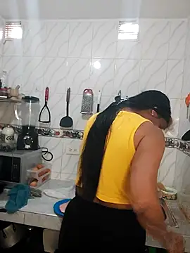 Snapshot of SweetAlmaa chatting on 11.19.25 SweetAlmaa online show from 11.19.25