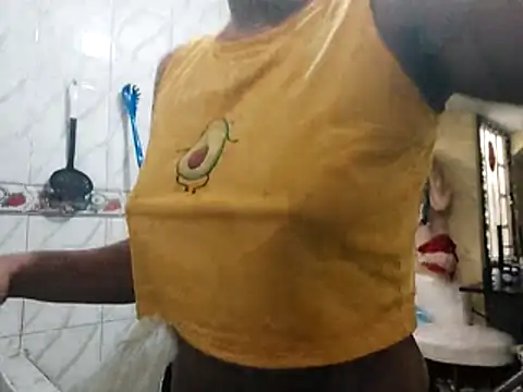 Snapshot of SweetAlmaa chatting on 11.25.25 SweetAlmaa online show from 11.25.25