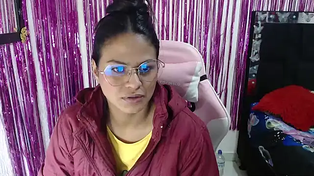SweetAlmaa online show from 04.30.26