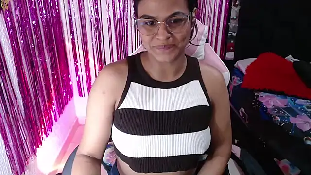 Snapshot of SweetAlmaa chatting on 06.18.26 SweetAlmaa online show from 06.18.26
