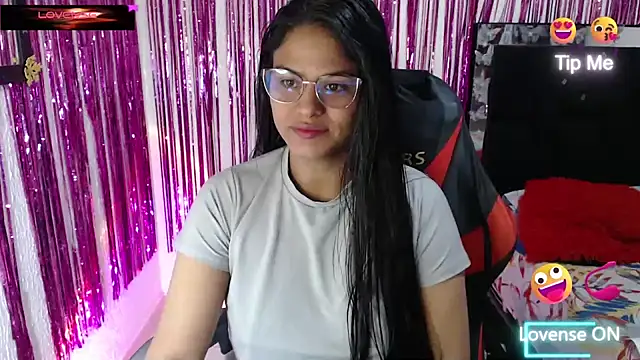 SweetAlmaa online show from 07.04.26