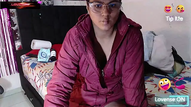 SweetAlmaa online show from 07.14.26