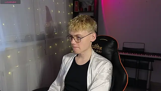 Keytaro online show from 03.18.25