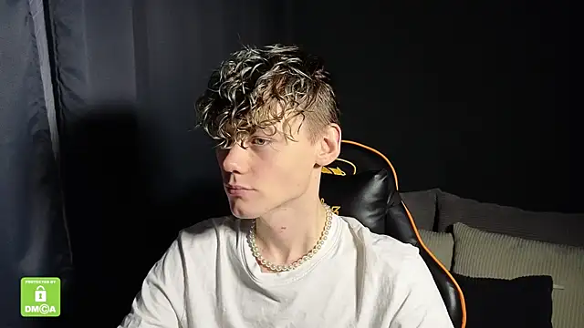 Snapshot of Keytaro chatting on 12.22.25 Keytaro online show from 12.22.25