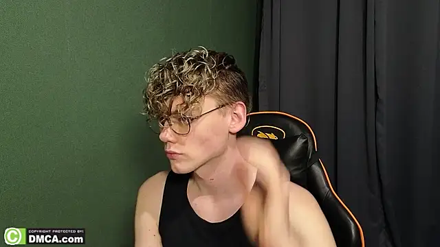 Snapshot of Keytaro chatting on 02.14.26 Keytaro online show from 02.14.26