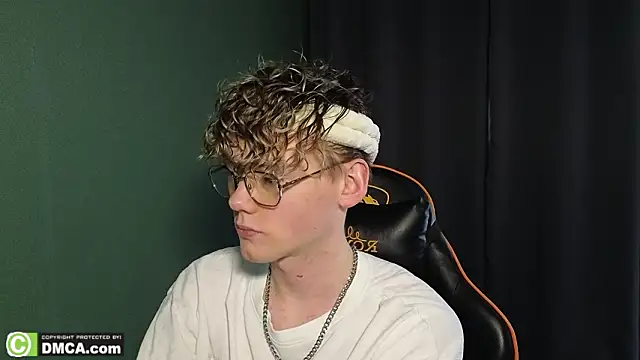 Snapshot of Keytaro chatting on 02.25.26 Keytaro online show from 02.25.26