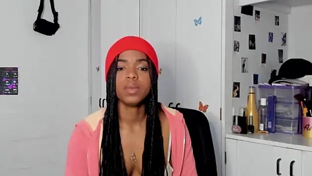 Snapshot of Marce_22 chatting on 02.19.25 Marce 22 online show from 02.19.25