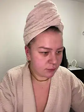 Snapshot of Fancy-Francy chatting on 01.08.25 Fancy-Francy online show from 01.08.25