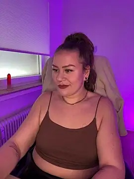 Snapshot of Fancy-Francy chatting on 02.27.25 Fancy-Francy online show from 02.27.25