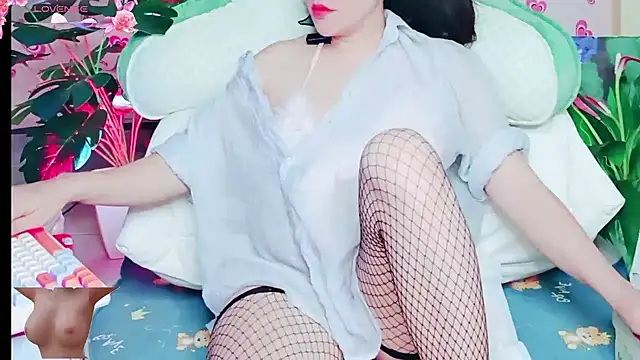 Lisagir69 online show from 02.13.25