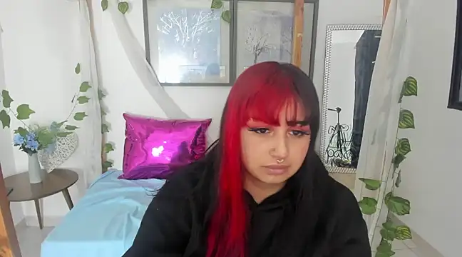 Snapshot of lussyevans24 chatting on 02.08.25 lussyevans24 online show from 02.08.25