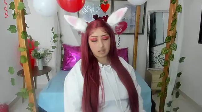 Snapshot of lussyevans24 chatting on 02.15.25 lussyevans24 online show from 02.15.25