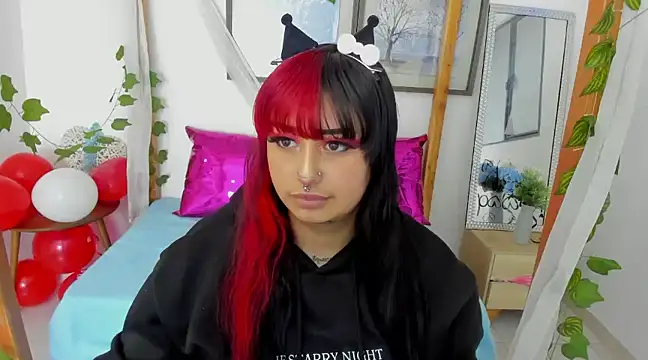 Snapshot of lussyevans24 chatting on 02.20.25 lussyevans24 online show from 02.20.25